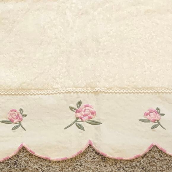 Orris & Orris 100% Cotton Bath Towel Embroidered Floral Cottagecore Grandmacore - Picture 7 of 8